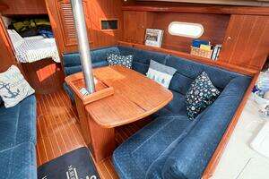 2002 Hunter 356 thumbnail 25