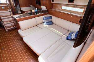 2019 Catalina 425 thumbnail 43