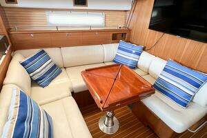 2019 Catalina 425 thumbnail 29