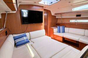2019 Catalina 425 thumbnail 45