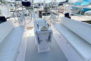 2019 Catalina 425 thumbnail 8