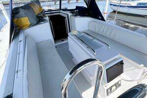 2019 Catalina 425 thumbnail 4