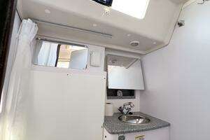 2019 Catalina 425 thumbnail 24