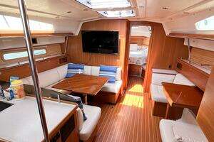 2019 Catalina 425 thumbnail 40