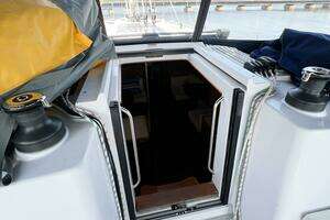 2019 Catalina 425 thumbnail 7