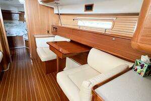 2019 Catalina 425 thumbnail 25
