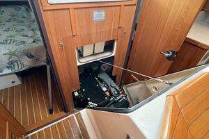 2019 Catalina 425 thumbnail 30