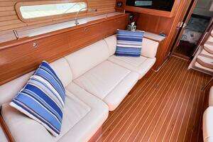 2019 Catalina 425 thumbnail 44