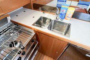 2019 Catalina 425 thumbnail 28