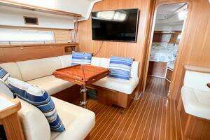 2019 Catalina 425 thumbnail 26