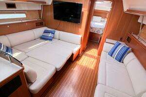 2019 Catalina 425 thumbnail 42