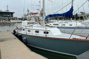 27ft Cape Dory Yacht For Sale