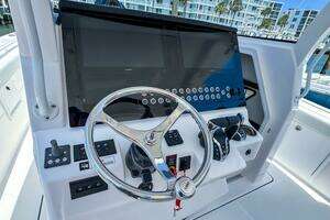 2025 Edgewater 370CC thumbnail 16
