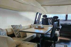 2014 Azimut Flybridge thumbnail 34
