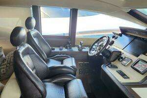 2014 Azimut Flybridge thumbnail 58