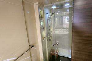 2014 Azimut Flybridge thumbnail 99