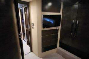 2014 Azimut Flybridge thumbnail 97