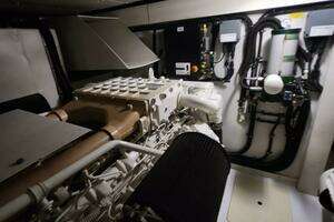 2014 Azimut Flybridge thumbnail 105