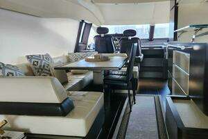 2014 Azimut Flybridge thumbnail 36