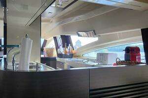 2014 Azimut Flybridge thumbnail 44