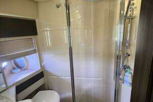 2014 Azimut Flybridge thumbnail 98