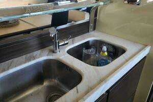 2014 Azimut Flybridge thumbnail 38