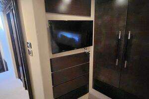 2014 Azimut Flybridge thumbnail 94
