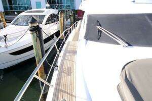 2014 Azimut Flybridge thumbnail 10