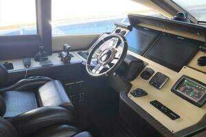 2014 Azimut Flybridge thumbnail 51