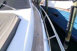 2014 Azimut Flybridge thumbnail 11