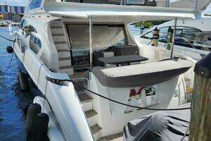 2014 Azimut Flybridge thumbnail 8