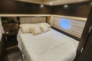 2014 Azimut Flybridge thumbnail 82