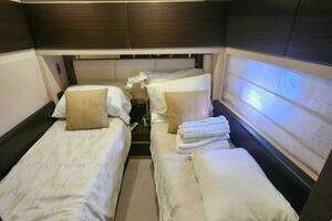 2014 Azimut Flybridge thumbnail 92