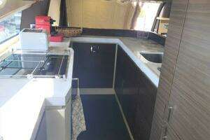 2014 Azimut Flybridge thumbnail 40