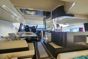 2014 Azimut Flybridge thumbnail 28