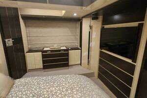 2014 Azimut Flybridge thumbnail 75