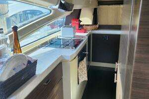 2014 Azimut Flybridge thumbnail 43