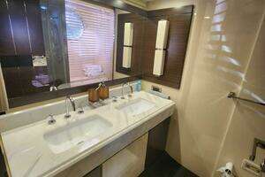 2014 Azimut Flybridge thumbnail 78
