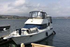 35ft Carver Yacht For Sale