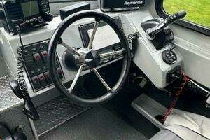 24ft Hewescraft Yacht For Sale