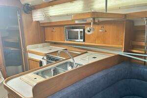 1999 Catalina 380 thumbnail 18