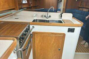 1999 Catalina 380 thumbnail 17