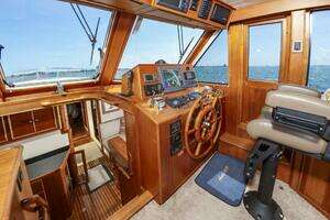2005 Grand Banks 49 Eastbay SX w/Side Door thumbnail 19