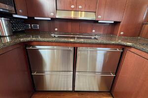 2005 Sea Ray 500 Galley