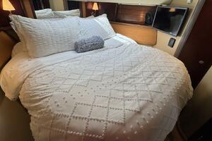 2005 Sea Ray 500 VIP Forward