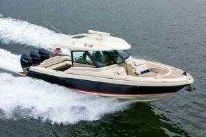 With Seakeeper 2023 Chris-Craft Calypso 35 Yacht For Sale in Fort Lauderdale FL