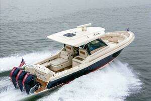 With Seakeeper 2023 Chris-Craft Calypso 35 Yacht For Sale in Fort Lauderdale FL