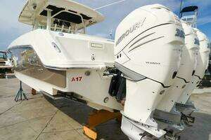 2018 Boston Whaler 380 Outrage thumbnail 38