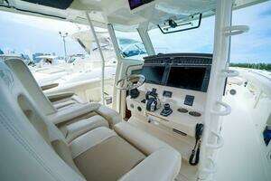 2018 Boston Whaler 380 Outrage thumbnail 28