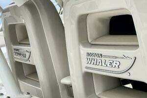 2018 Boston Whaler 380 Outrage thumbnail 23